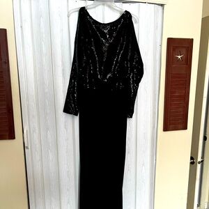 Brand New Size 12 Ralph Lauren Perina Long Gown With Tags.